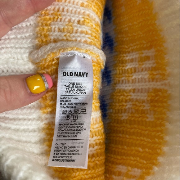 BNWT Old Navy Knit Pompom Hat - Picture 5 of 7